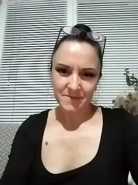 MillaMia45 online show from May 19, 2026, 7:20 pm