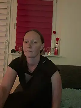 Snapshot of LindaLee90 chatting on June 25, 2026, 8:24 pm LindaLee90 online show from June 25, 2026, 8:24 pm