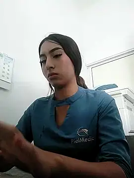 Snapshot of saray_outdoorss chatting on May 7, 2026, 8:14 pm saray outdoorss online show from May 7, 2026, 8:14 pm
