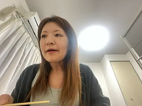 yumi1919 online show from May 7, 2026, 10:09 am
