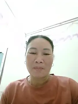 Snapshot of BlueGirlyeah chatting on May 18, 2026, 1:35 am BlueGirlyeah online show from May 18, 2026, 1:35 am