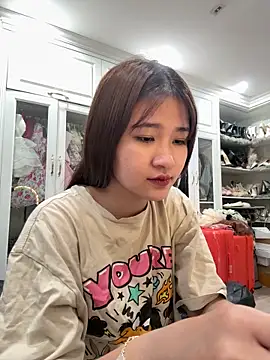 Snapshot of lynh_baby chatting on May 16, 2026, 11:53 am lynh baby online show from May 16, 2026, 11:53 am