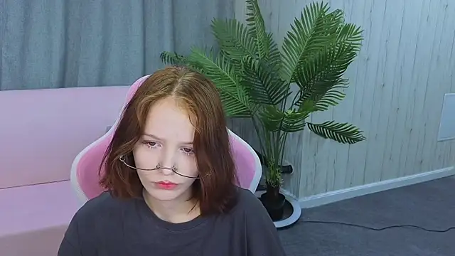 AliceJohansone online show from May 24, 2026, 1:21 am