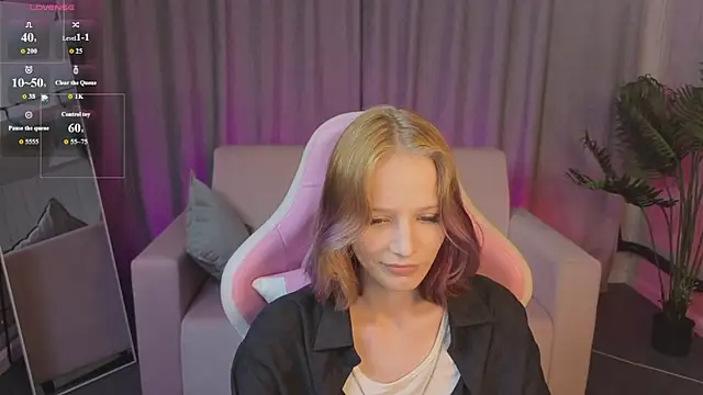 AliceJohansone online show from June 19, 2026, 2:05 am