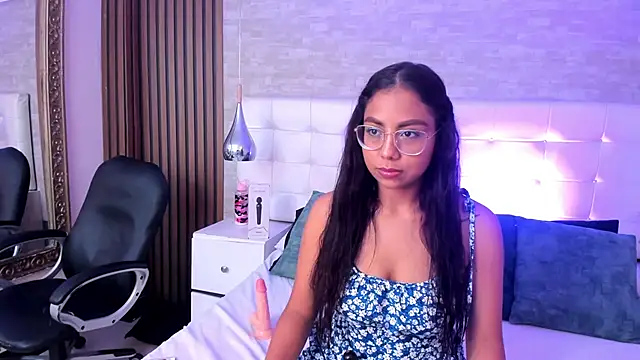 SaritaaHot online show from May 17, 2026, 4:10 am