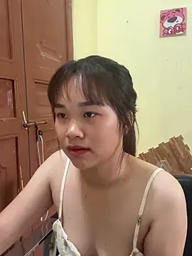 Lili 019 online show from May 18, 2026, 7:03 am