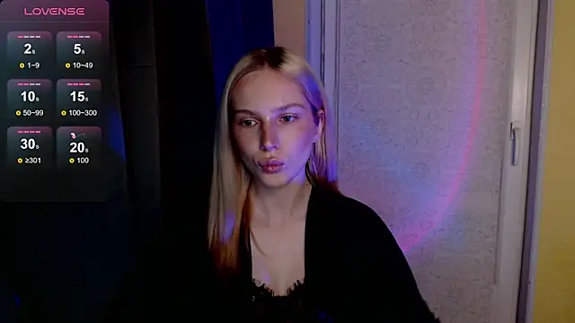 Snapshot of MichelleVelour chatting on May 12, 2026, 5:54 pm MichelleVelour online show from May 12, 2026, 5:54 pm