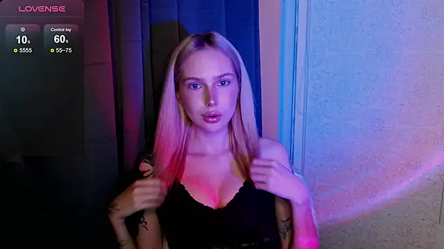 Snapshot of MichelleVelour chatting on May 13, 2026, 4:04 pm MichelleVelour online show from May 13, 2026, 4:04 pm
