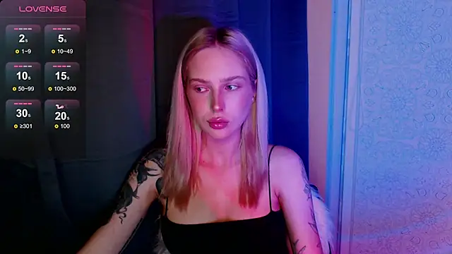 Snapshot of MichelleVelour chatting on May 14, 2026, 5:09 pm MichelleVelour online show from May 14, 2026, 5:09 pm