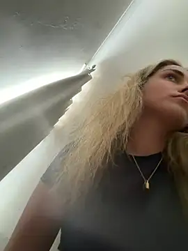 MissLaylaXX online show from June 18, 2026, 12:31 pm