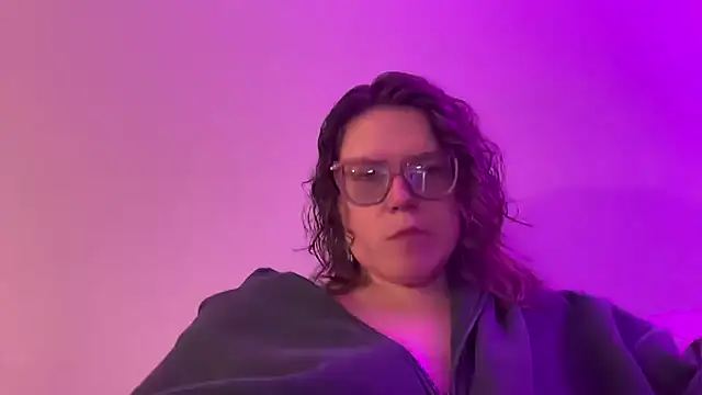 cozyqt94 online show from May 26, 2026, 1:45 am