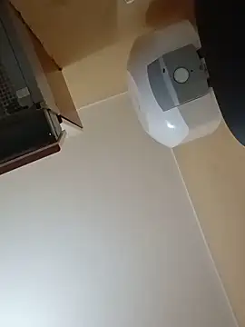 VincentZe99 online show from June 8, 2026, 1:28 am