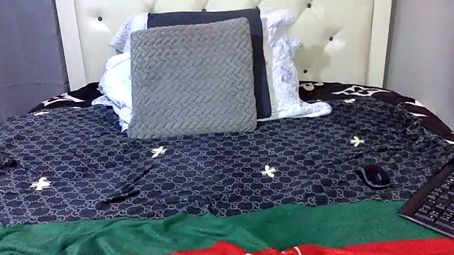 creamyamber online show from November 12, 2025, 1:39 am