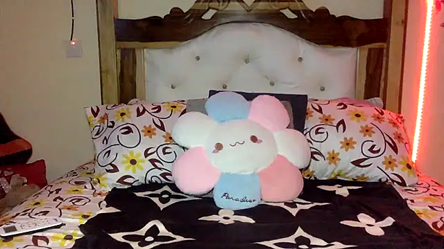 creamyamber online show from April 9, 2026, 1:05 am