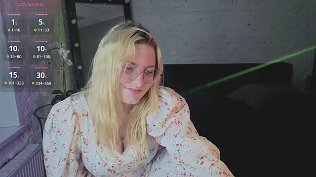 StellaVanilla online show from June 3, 2026, 2:33 pm