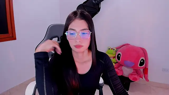 Scarleth Ferrec online show from May 27, 2026, 7:55 pm