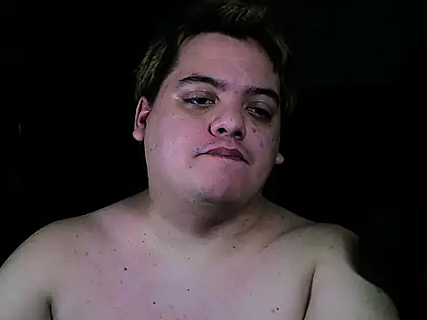 Snapshot of Bear_beer96 chatting on May 13, 2026, 12:52 am Bear beer96 online show from May 13, 2026, 12:52 am