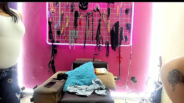 Snapshot of MistressMia_bdsm chatting on May 13, 2026, 7:00 pm MistressMia bdsm online show from May 13, 2026, 7:00 pm