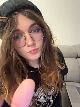 cutypiefull online show from May 15, 2026, 11:23 pm