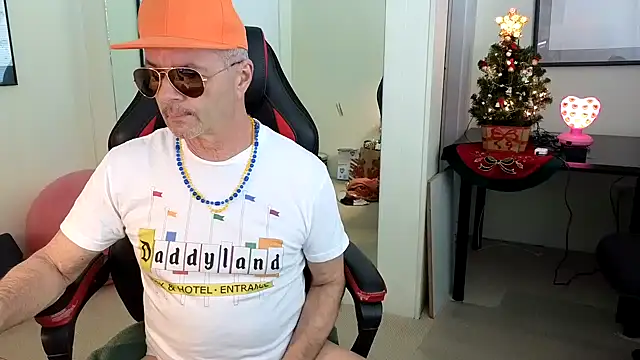 Snapshot of hotdadbod chatting on December 6, 2024, 9:13 pm hotdadbod online show from December 6, 2024, 9:13 pm
