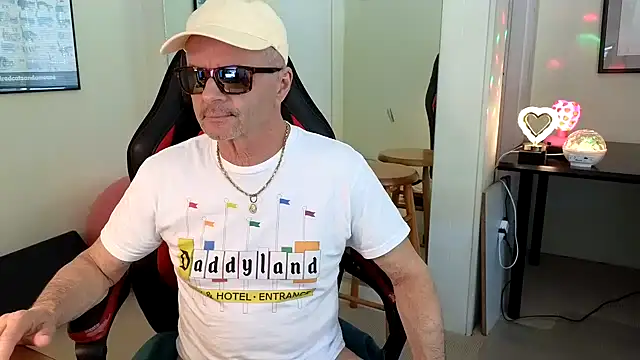 Snapshot of hotdadbod chatting on January 22, 2025, 9:32 pm hotdadbod online show from January 22, 2025, 9:32 pm