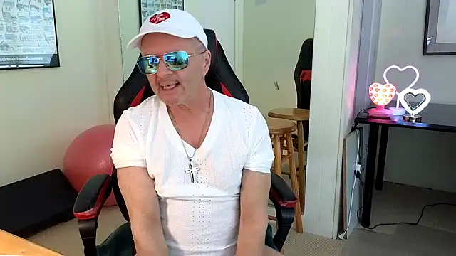 Snapshot of hotdadbod chatting on February 3, 2025, 9:39 pm hotdadbod online show from February 3, 2025, 9:39 pm