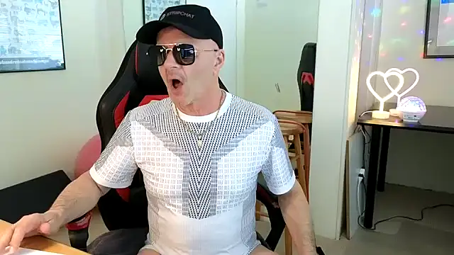 Snapshot of hotdadbod chatting on February 9, 2025, 9:39 pm hotdadbod online show from February 9, 2025, 9:39 pm