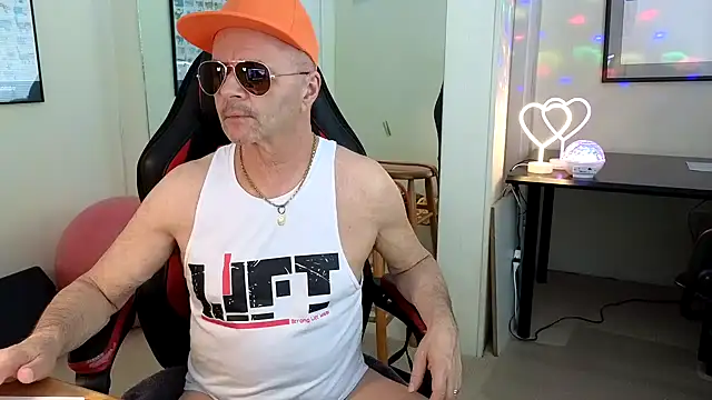 Snapshot of hotdadbod chatting on February 11, 2025, 9:35 pm hotdadbod online show from February 11, 2025, 9:35 pm