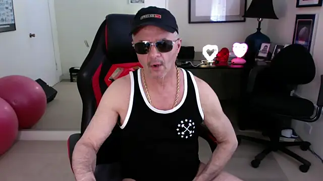 Snapshot of hotdadbod chatting on February 25, 2025, 9:35 pm hotdadbod online show from February 25, 2025, 9:35 pm