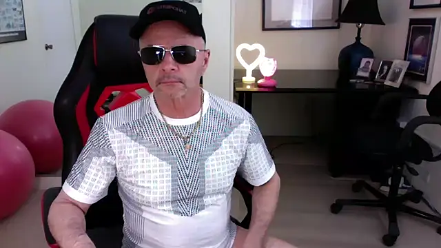 Snapshot of hotdadbod chatting on March 15, 2025, 8:21 pm hotdadbod online show from March 15, 2025, 8:21 pm