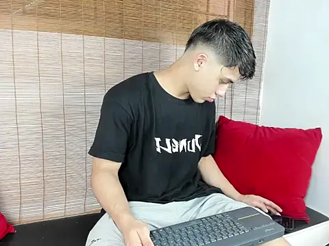 Snapshot of rocco_gym chatting on June 12, 2026, 8:30 pm rocco gym online show from June 12, 2026, 8:30 pm