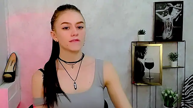 AprillXoxo online show from June 12, 2026, 8:41 pm
