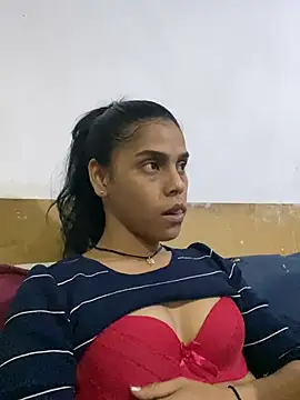 Snapshot of Saray_queen1 chatting on July 2, 2026, 4:07 am Saray queen1 online show from July 2, 2026, 4:07 am