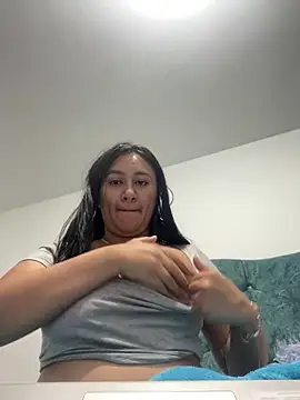 Vyolet  online show from May 19, 2026, 11:55 pm