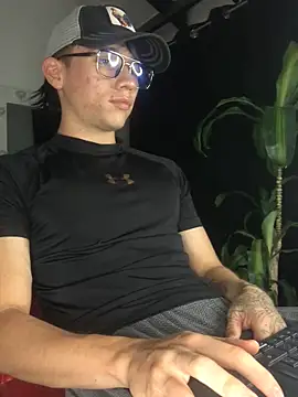 Snapshot of Salvatore_angelo chatting on May 27, 2026, 3:03 am Salvatore angelo online show from May 27, 2026, 3:03 am