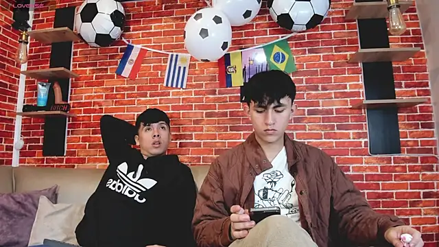 Hoot boyss  online show from July 8, 2026, 8:46 pm