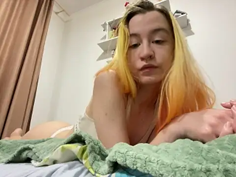 Emilya201 online show from May 21, 2026, 12:50 am