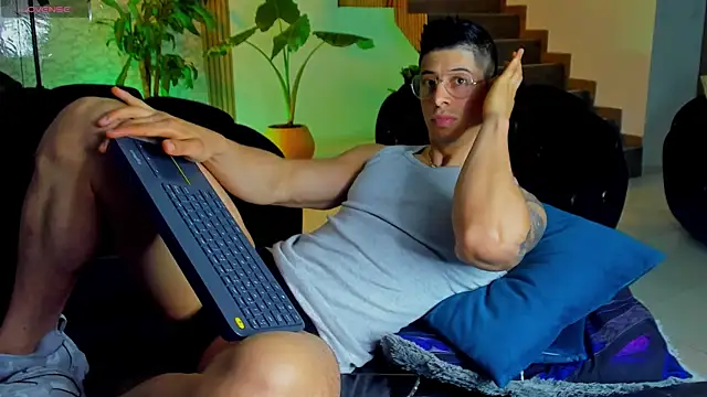 Snapshot of lukas_green11 chatting on June 7, 2026, 1:21 am lukas green11 online show from June 7, 2026, 1:21 am