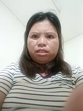 -Yeyi- online show from June 3, 2026, 6:24 pm