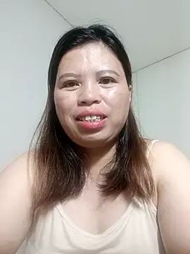 -Yeyi- online show from June 6, 2026, 11:09 pm