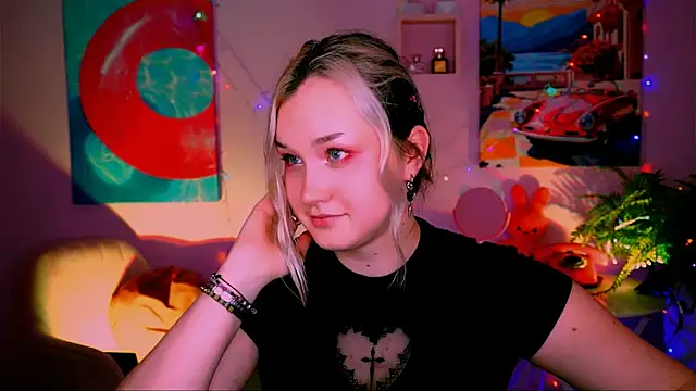 ViolettWoods online show from May 19, 2026, 8:31 am