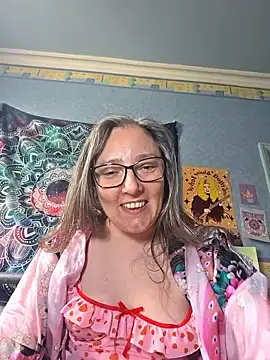 Snapshot of Izzylove47 chatting on May 17, 2026, 12:56 pm Izzylove47 online show from May 17, 2026, 12:56 pm