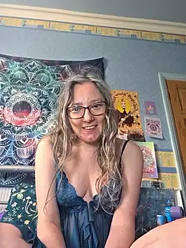 Snapshot of Izzylove47 chatting on May 18, 2026, 11:49 am Izzylove47 online show from May 18, 2026, 11:49 am