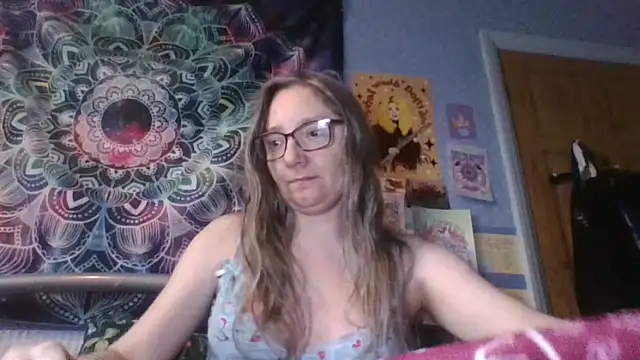 Snapshot of Izzylove47 chatting on May 19, 2026, 8:09 am Izzylove47 online show from May 19, 2026, 8:09 am