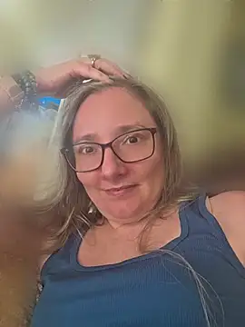 Snapshot of Izzylove47 chatting on July 7, 2026, 1:15 pm Izzylove47 online show from July 7, 2026, 1:15 pm