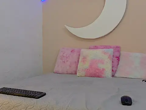 SamanthaLaurent online show from June 16, 2026, 6:54 pm