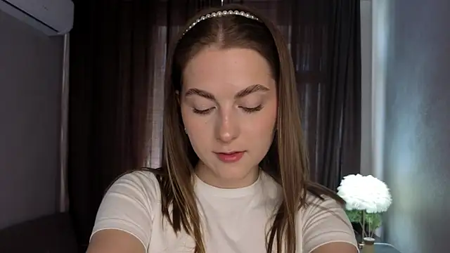 Snapshot of CarolannMirjah chatting on May 28, 2026, 4:21 am CarolannMirjah online show from May 28, 2026, 4:21 am