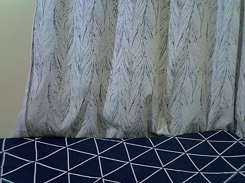 Snapshot of petite_pretti chatting on June 10, 2026, 2:34 am petite pretti online show from June 10, 2026, 2:34 am
