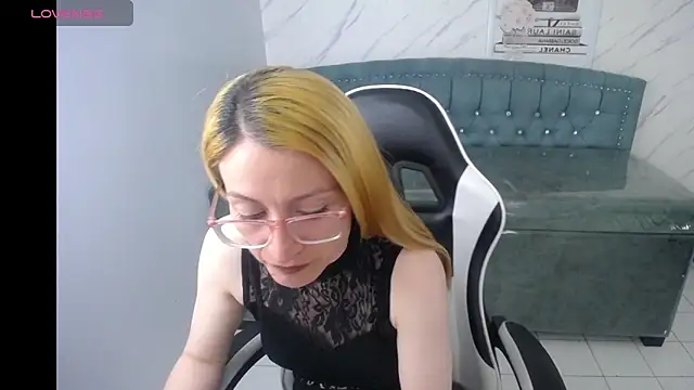 aliz t online show from May 16, 2026, 4:20 am