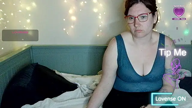 PhoenixNoir online show from May 23, 2026, 3:23 am